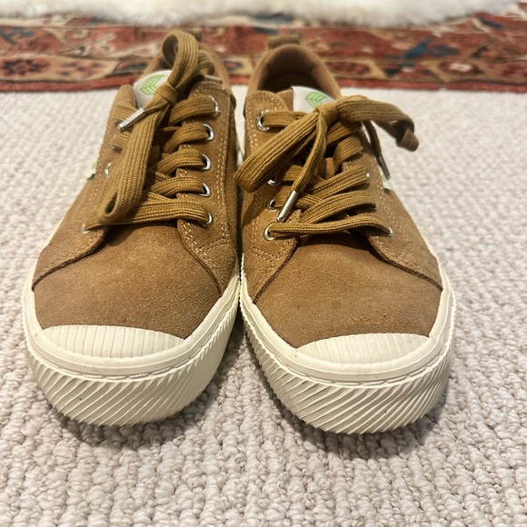 Cariuma suede women’s shoes - Picture 2 of 13